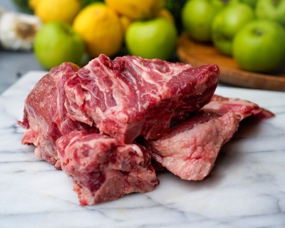 Свинина на кости охлаждённая 1 кг - купить в Сюмси